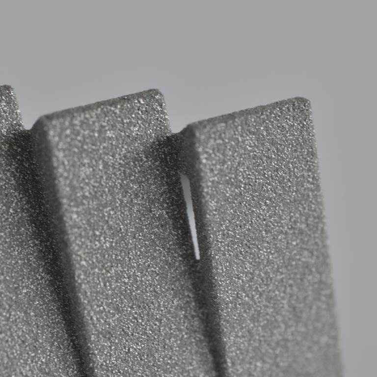 Durch das zusetzen von Aluminiumpulver zu PA2200 entstehen Bauteile mit metallischem Aussehen und hoher Steifigkeit. 